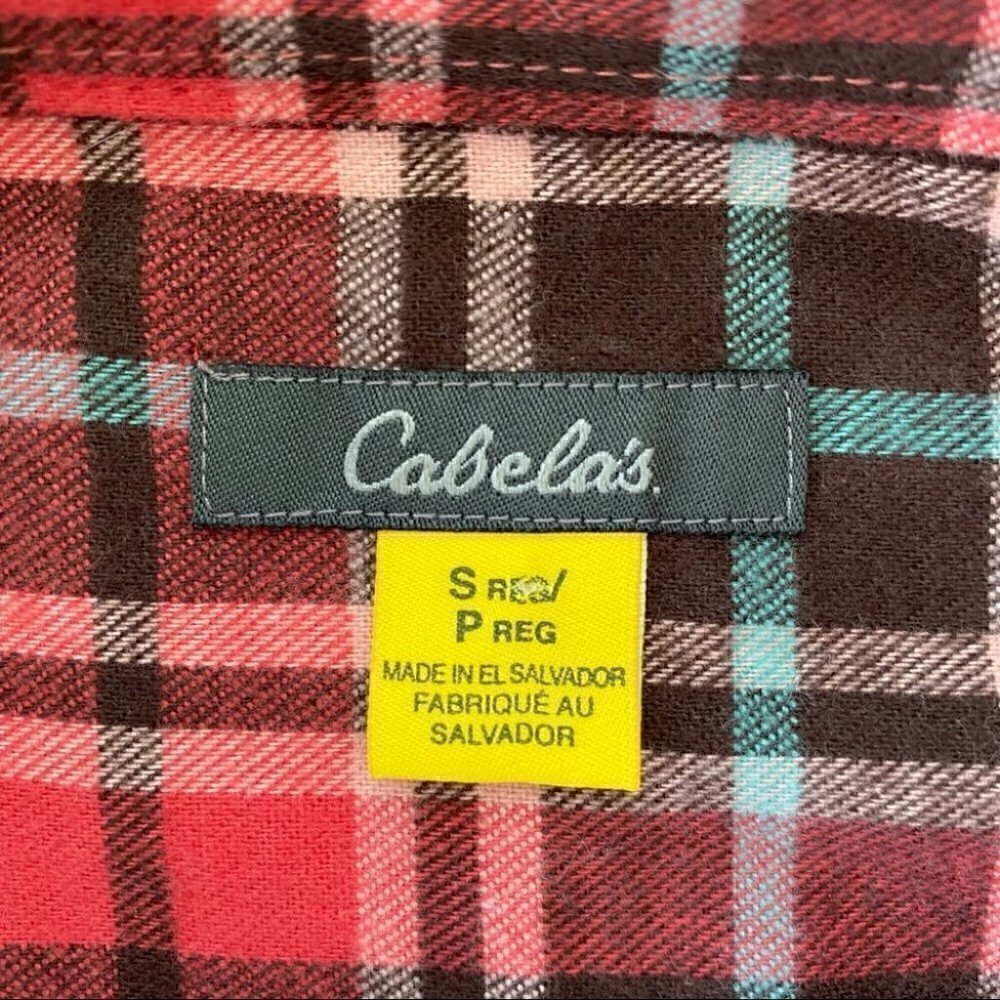 Cabela’s 💯 cotton flannel button down shirt in plaid, camping shirt - Picture 9 of 11